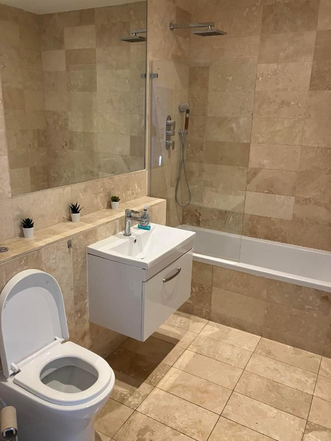 Ferienwohnung Awesome Refurbished 1 Bed Flat Few Steps To High St ! - 2 East House Epsom Exterior foto